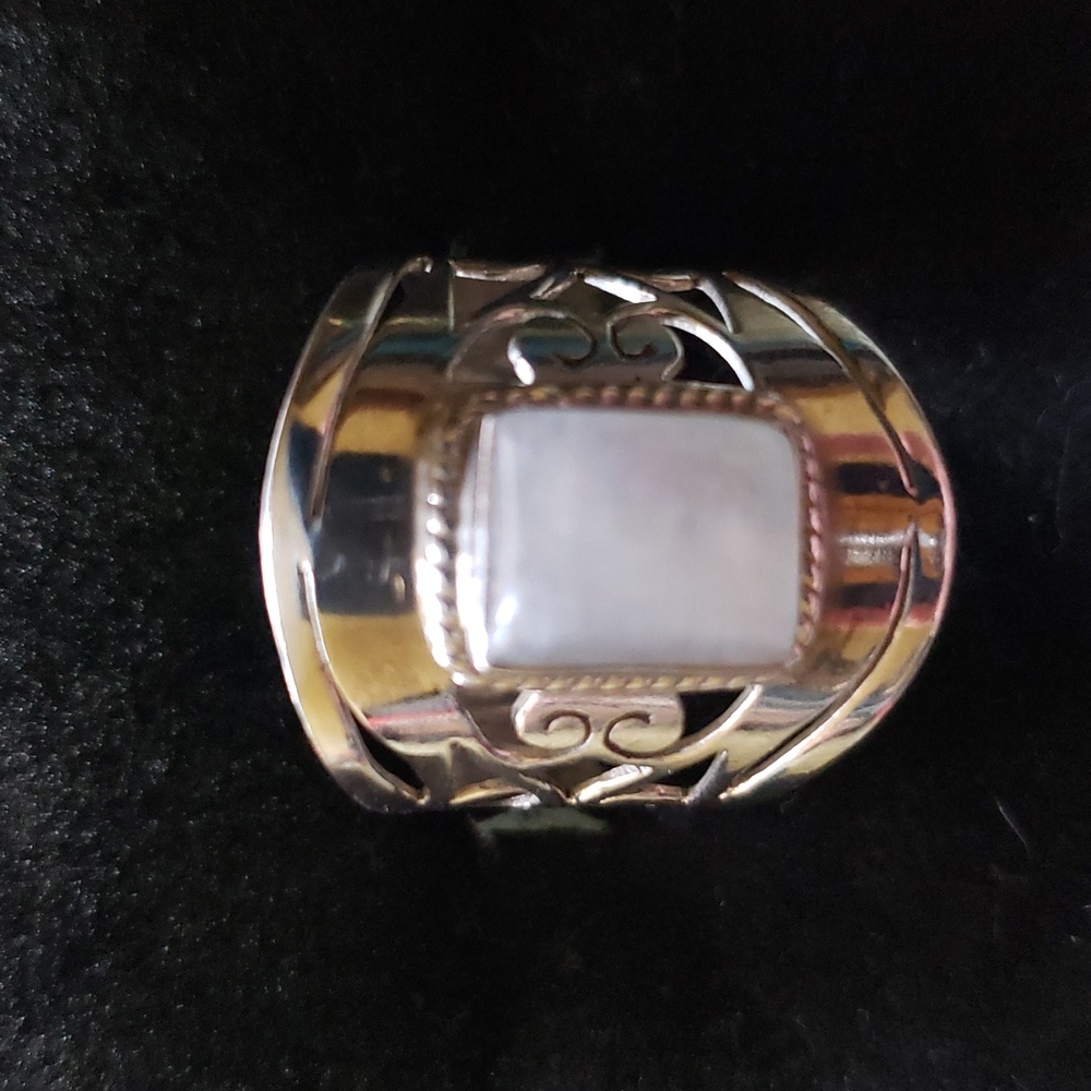 EUC Sterling Silver and Moonstone Ring